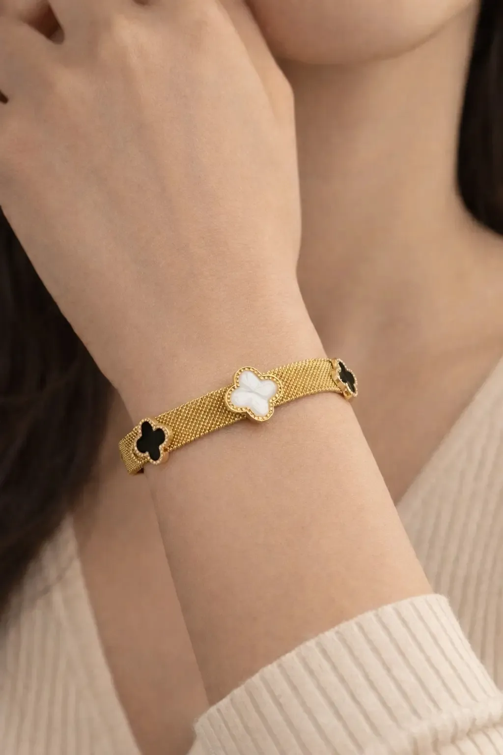 Tripple Clover Mesh Cuff